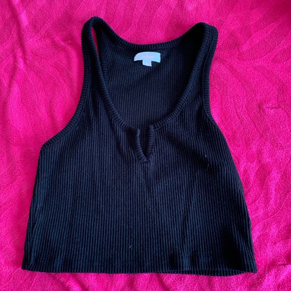 A black colsie crop top